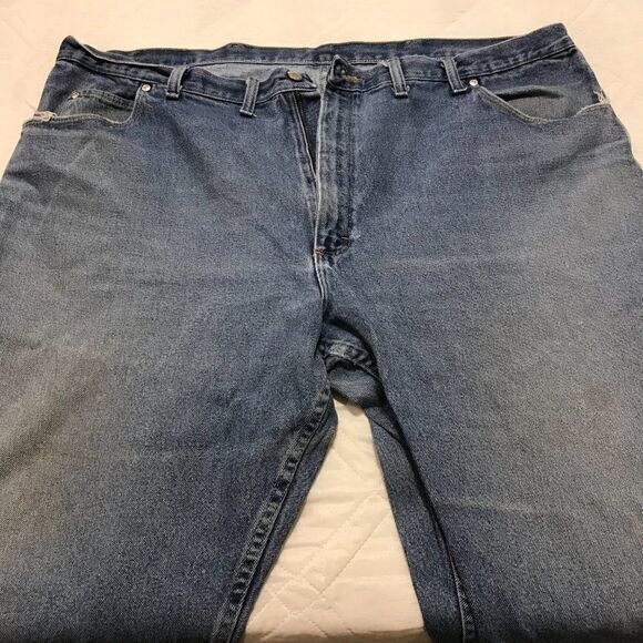 Distressed Wrangler blue jeans 46X30‎ - Picture 3 of 8